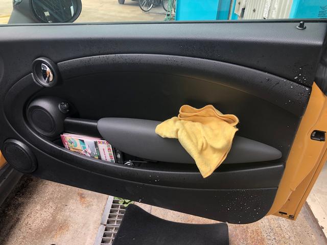 内装スプレーで拭き取り